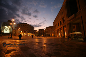 Lecce_piazza s oronzo sera 2 foto cas